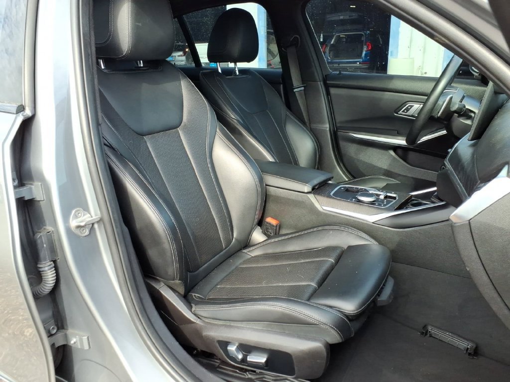 Used 2023 BMW 330i Sedan w/ Driving Assistance Package RWD image 12