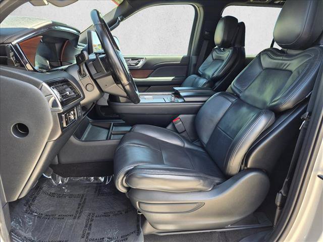 Used 2023 Lincoln Navigator Reserve AWD/4WD image 16