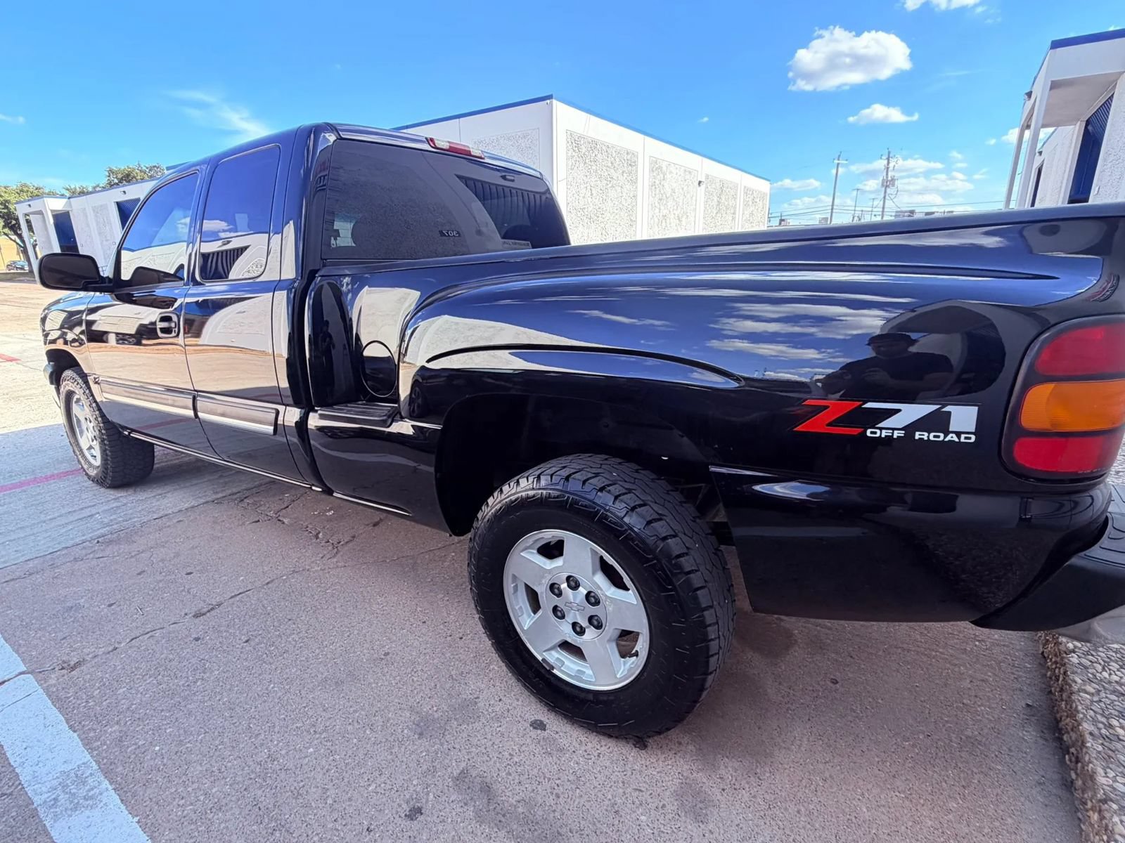 Used 2004 Chevrolet Silverado 1500 4x4 Extended Cab w/ Z71 Convenience Package 1 image 2