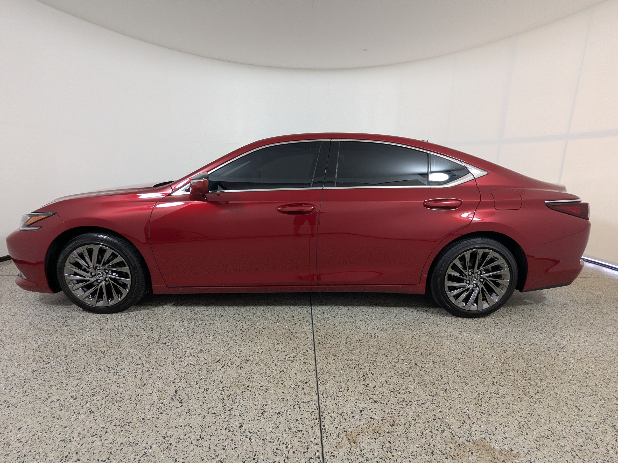 Used 2025 Lexus ES 350 Ultra Luxury FWD image 4
