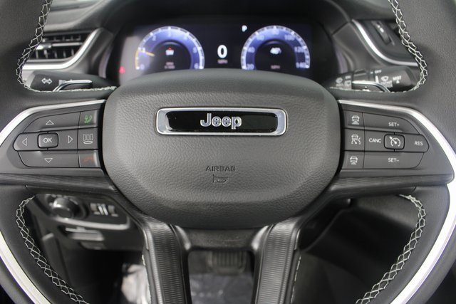 New 2025 Jeep Grand Cherokee Laredo image 13