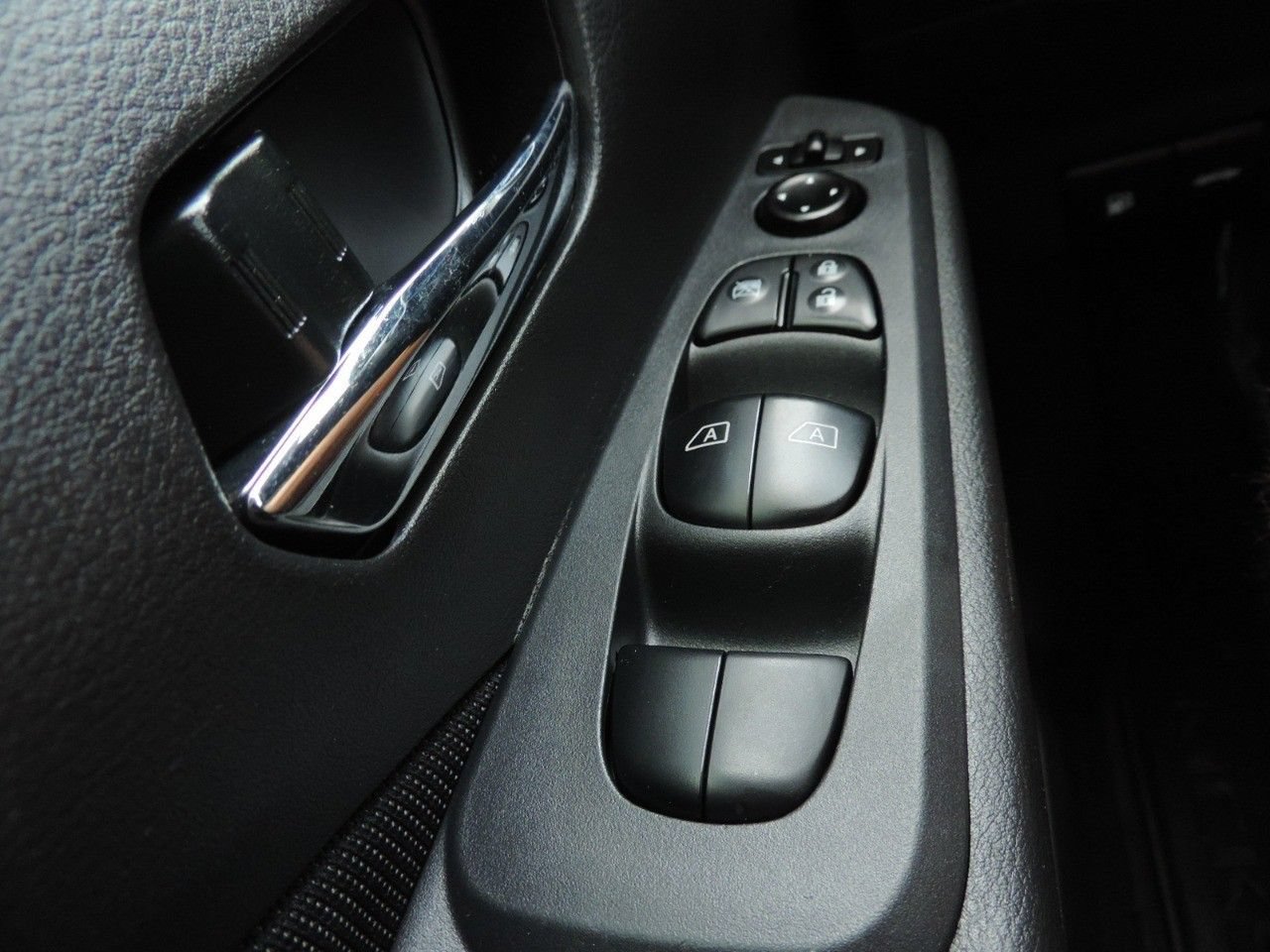 Used 2022 Nissan Kicks SV FWD image 25