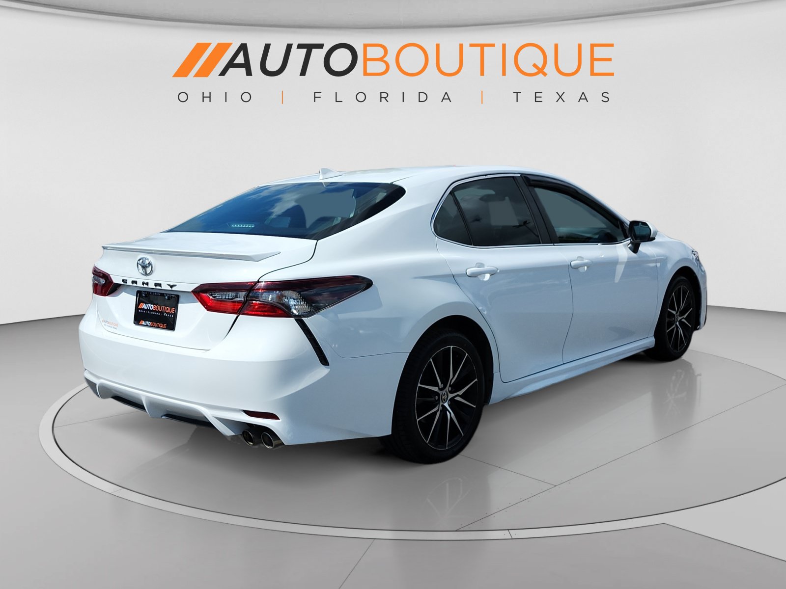 Used 2021 Toyota Camry SE FWD image 5