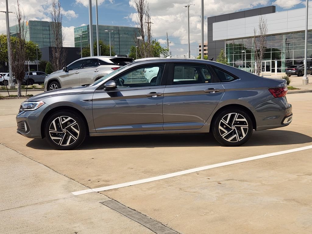 Used 2022 Volkswagen Jetta SEL image 4