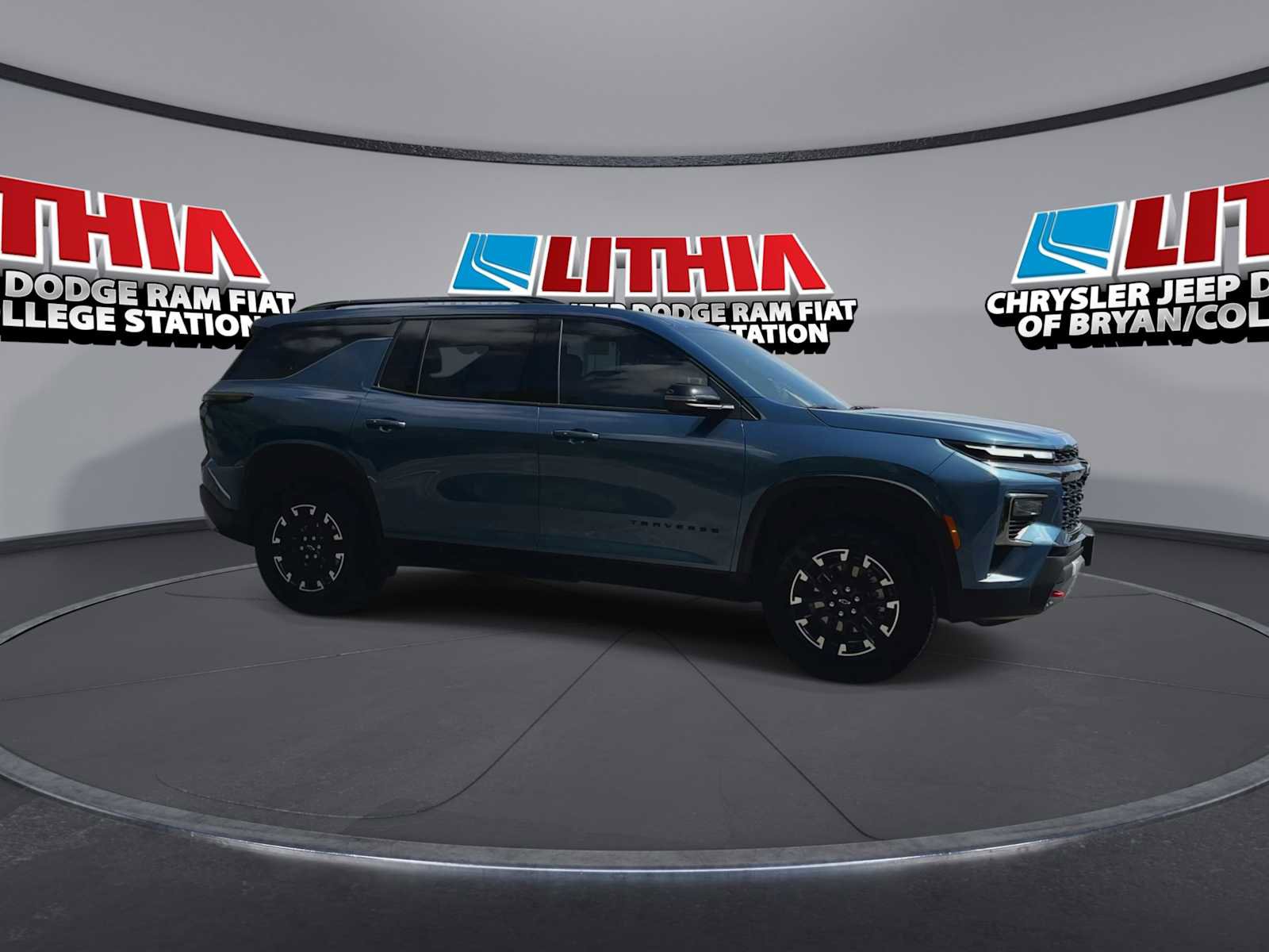 Used 2025 Chevrolet Traverse Z71 image 9