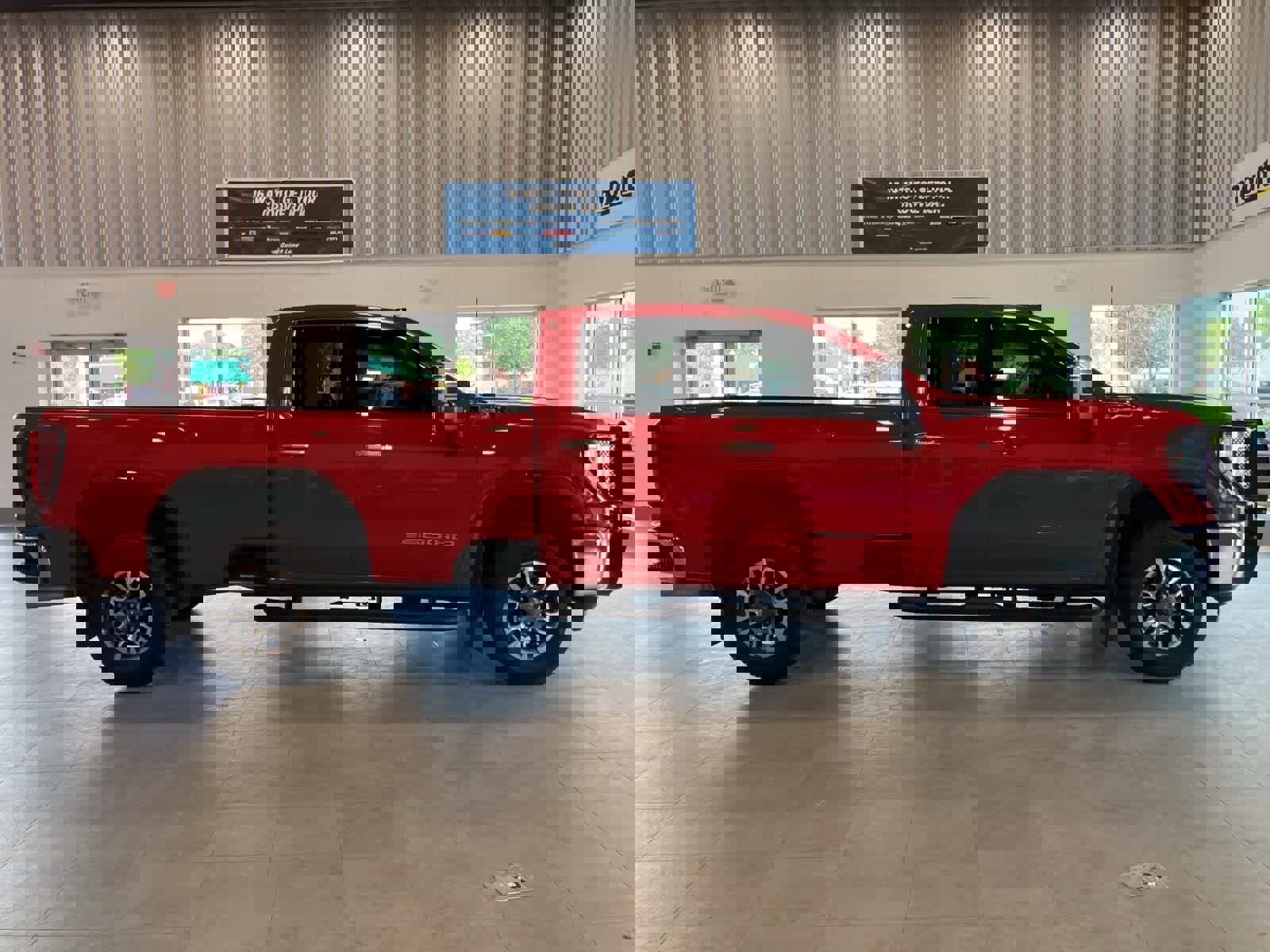 Used 2022 GMC Sierra 2500 SLT w/ SLT Preferred Package image 4