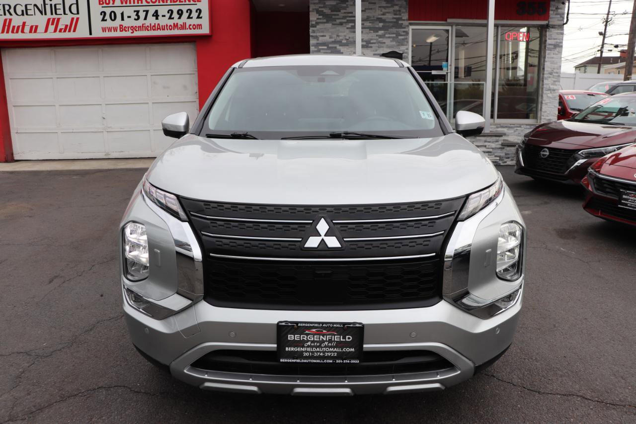 Used 2024 Mitsubishi Outlander AWD image 8