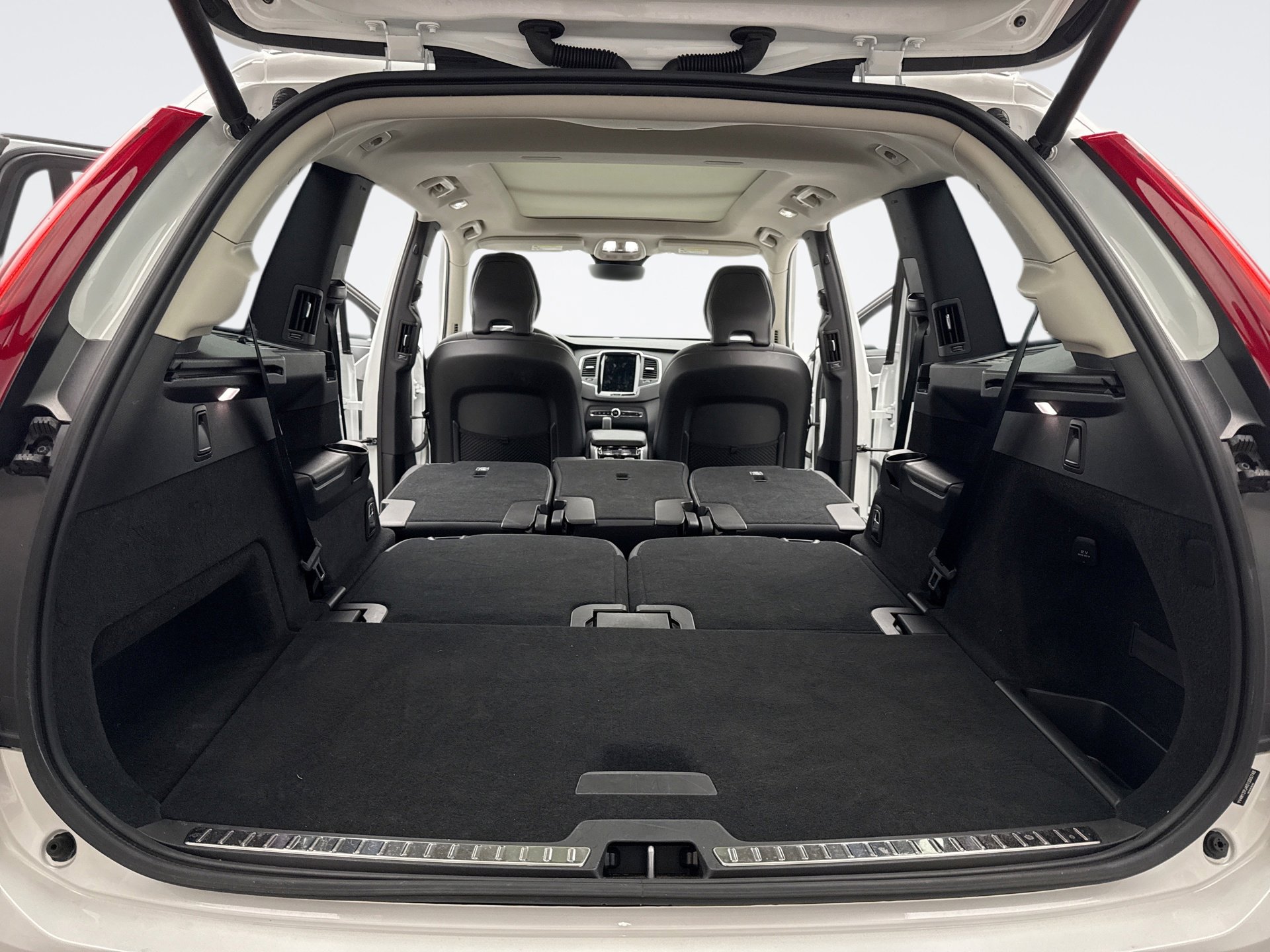 Used 2025 Volvo XC90 B5 Core image 24