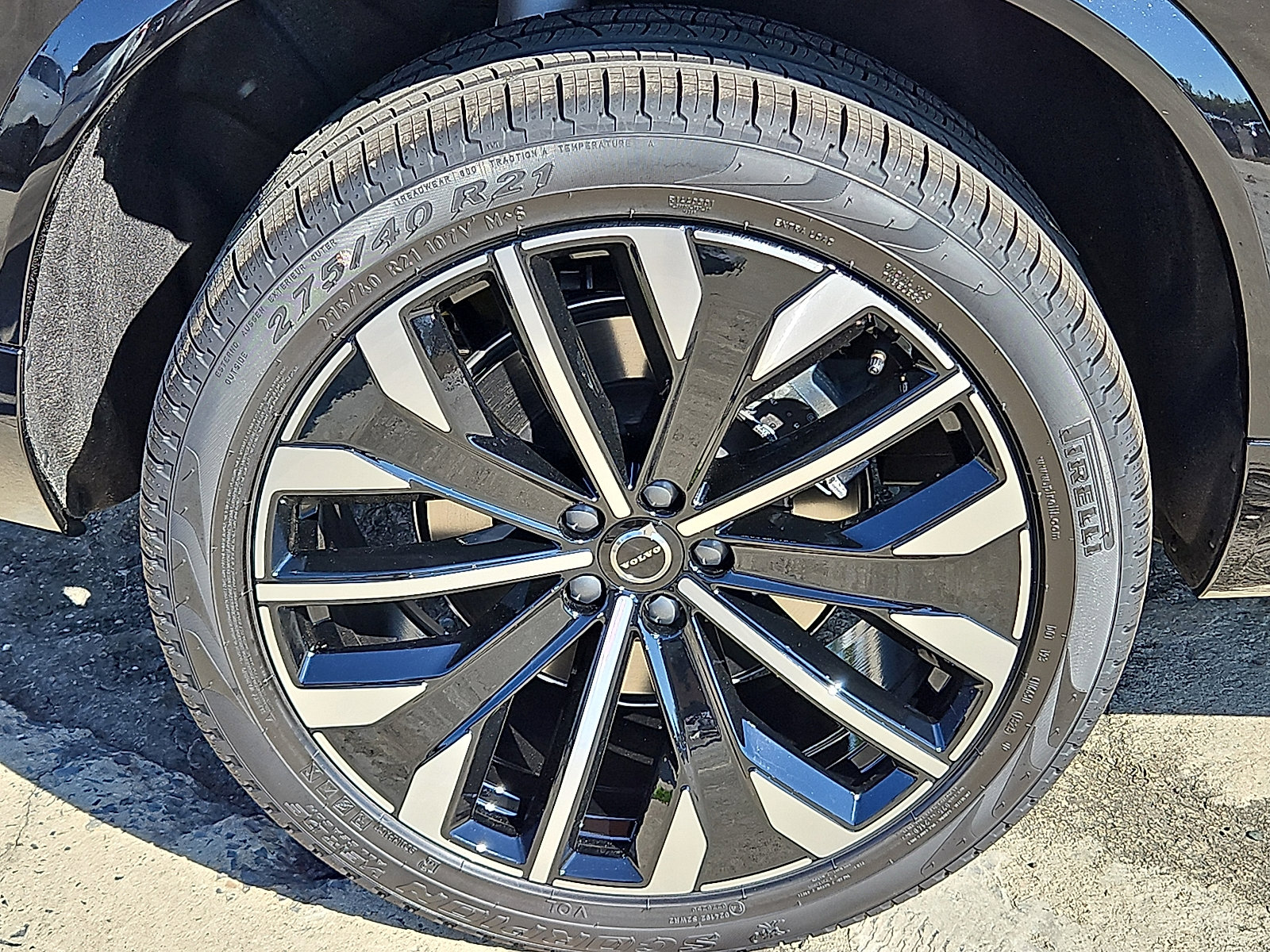 New 2026 Volvo XC90 B6 Plus w/ Protection Package Premier image 7