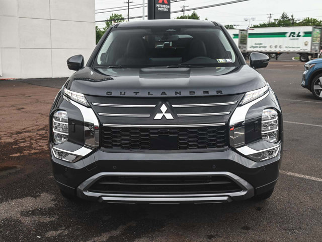 New 2025 Mitsubishi Outlander SE image 2