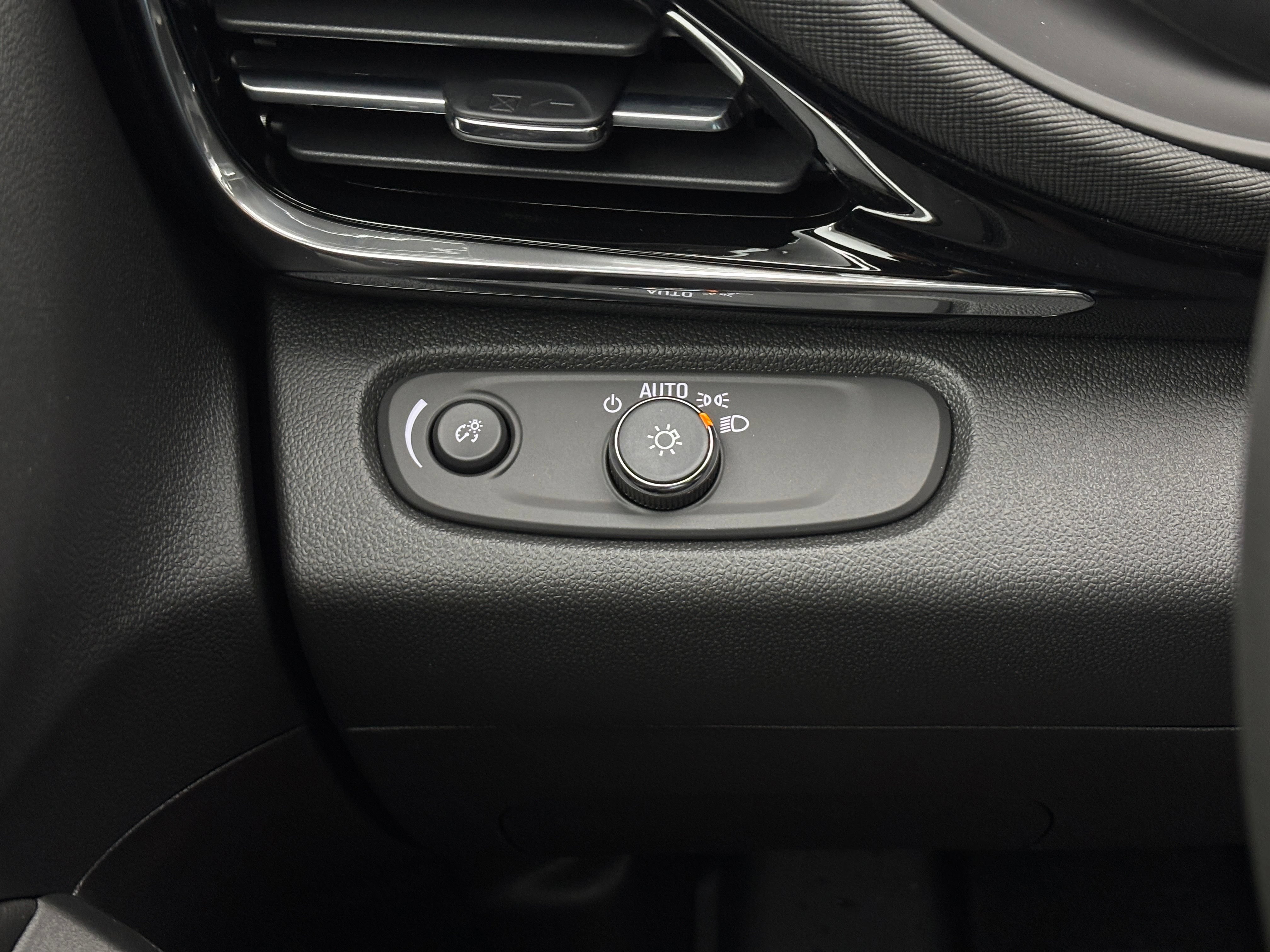 New 2026 Buick Envista Sport Touring FWD image 21