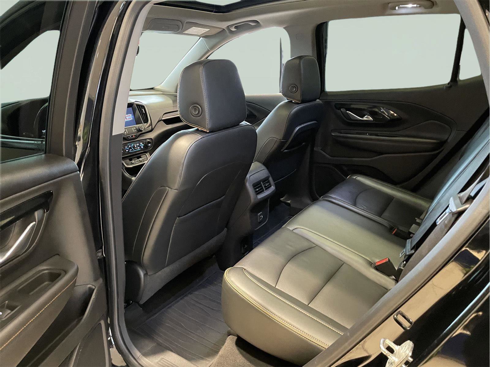 Used 2022 GMC Terrain AT4 w/ Infotainment Package II image 15