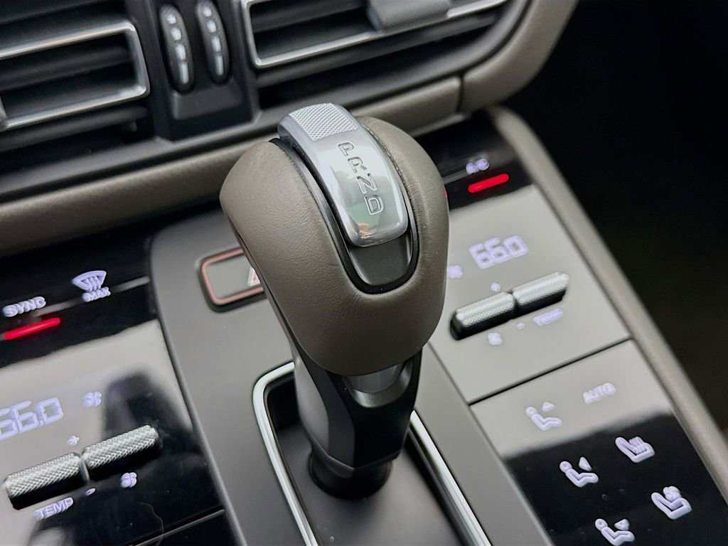 Certified 2023 Porsche Macan Turbo AWD/4WD image 21