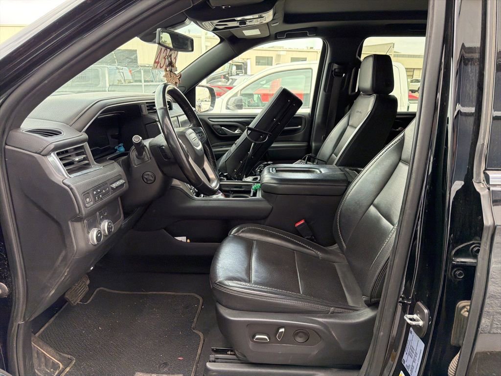 Used 2022 GMC Yukon Denali image 2
