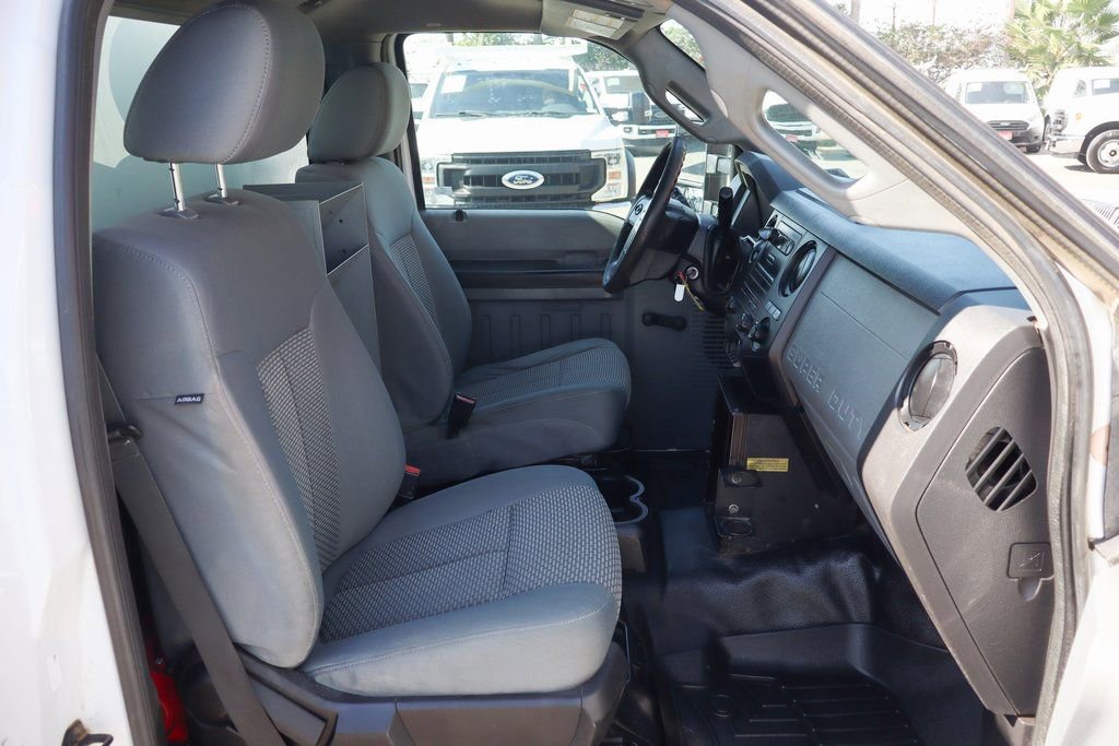 Used 2016 Ford F550 2WD Regular Cab Super Duty image 34