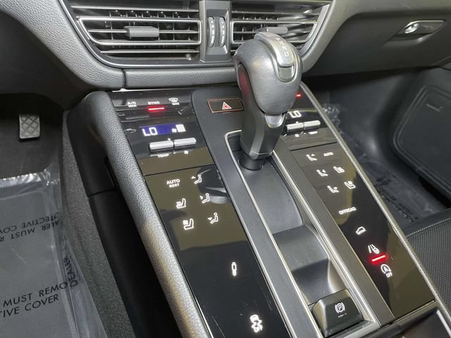 Certified 2023 Porsche Macan Turbo AWD/4WD image 34