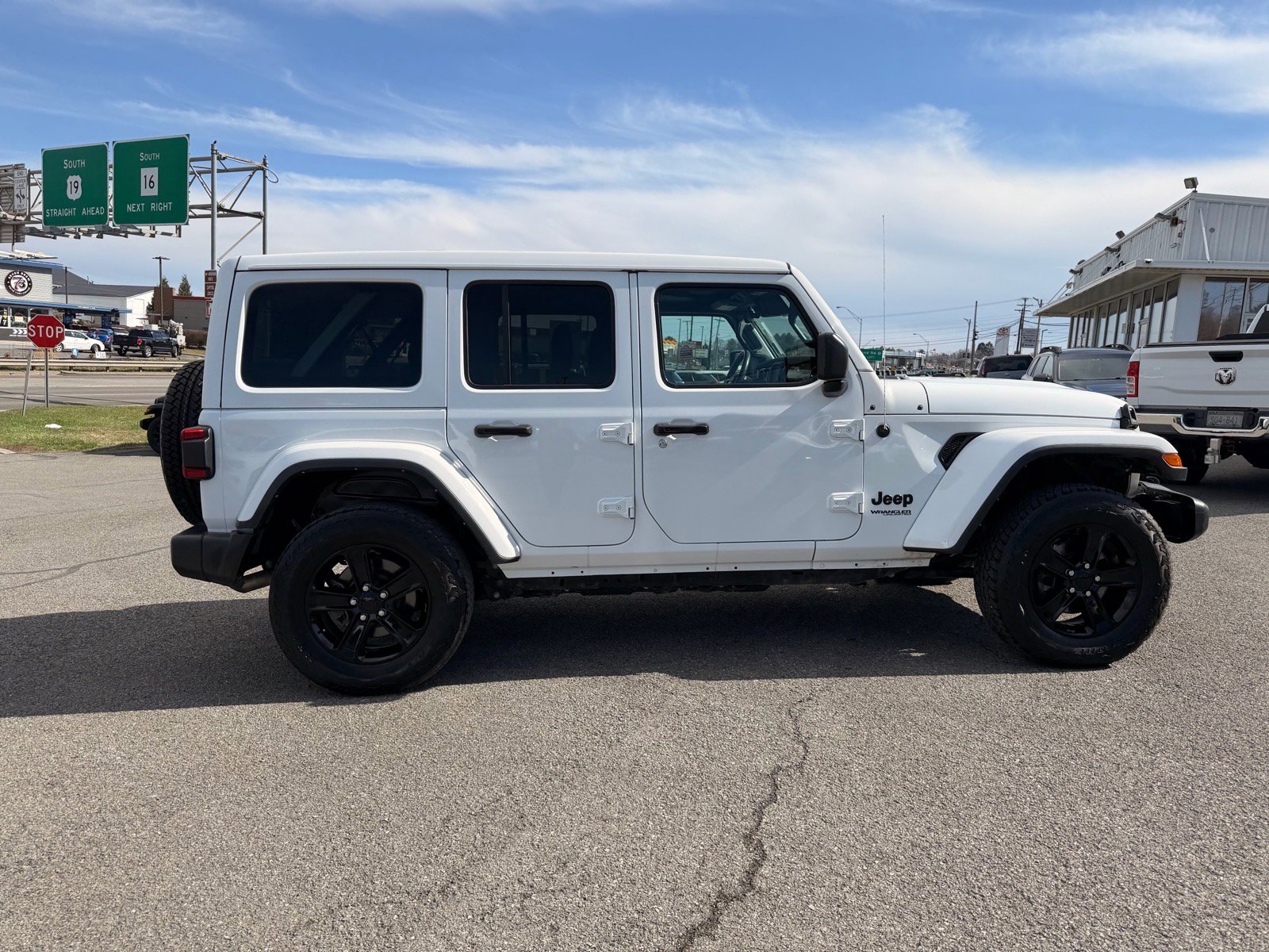 Used 2021 Jeep Wrangler Unlimited Sahara image 7