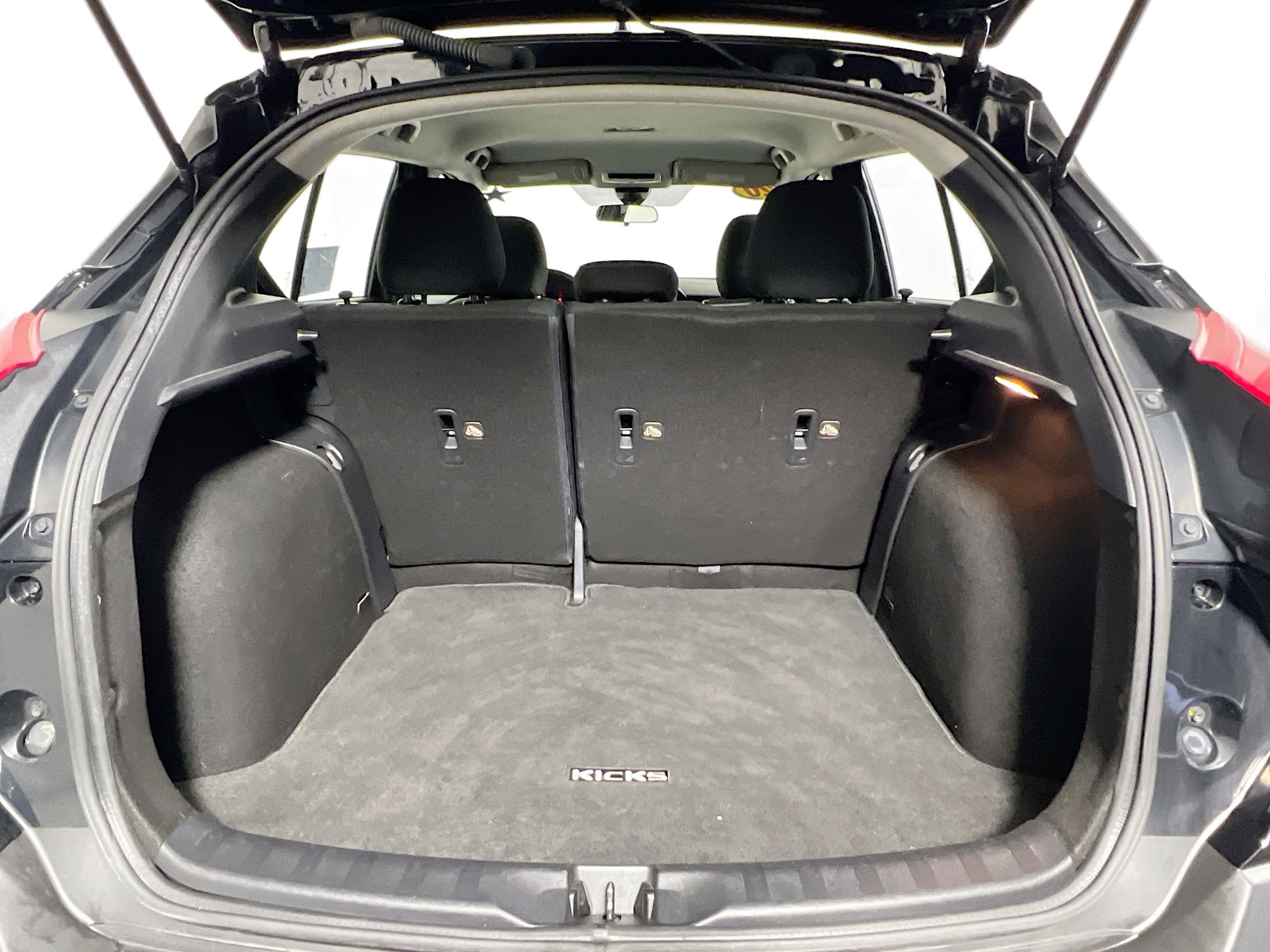 Used 2020 Nissan Kicks SV FWD image 34