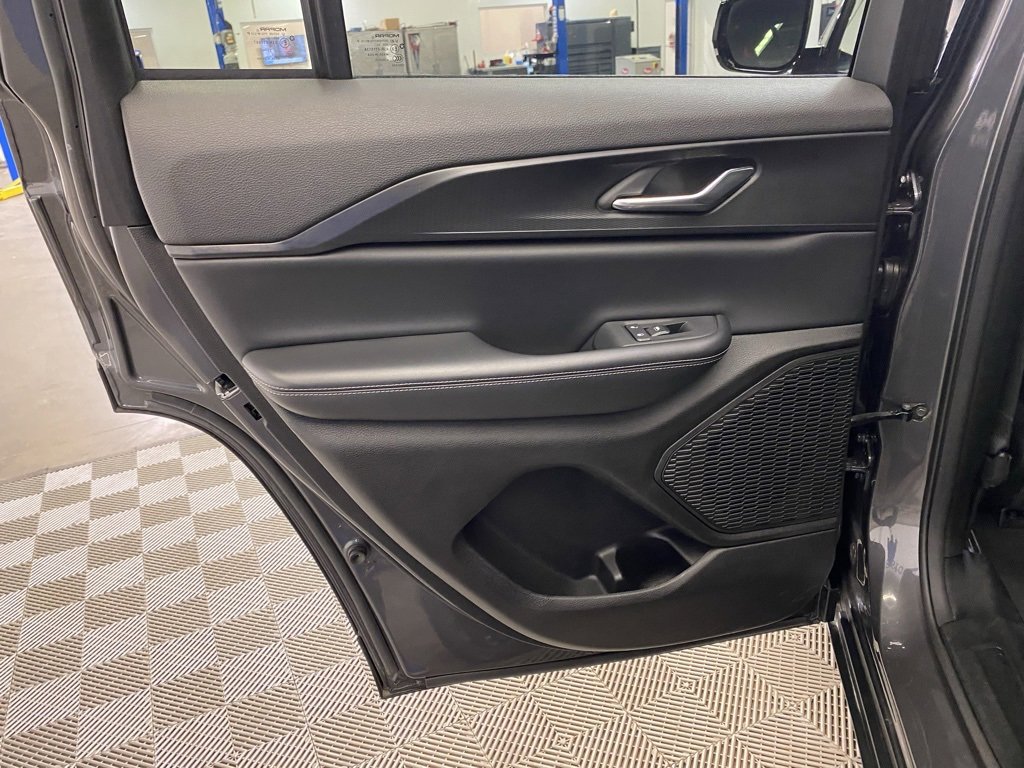 Used 2024 Jeep Grand Cherokee Altitude image 22