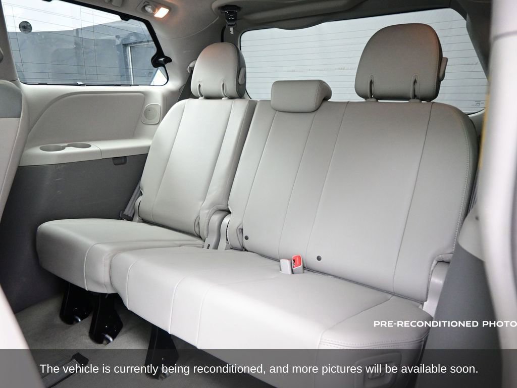Used 2014 Toyota Sienna Limited w/ Limited Premium Package image 8