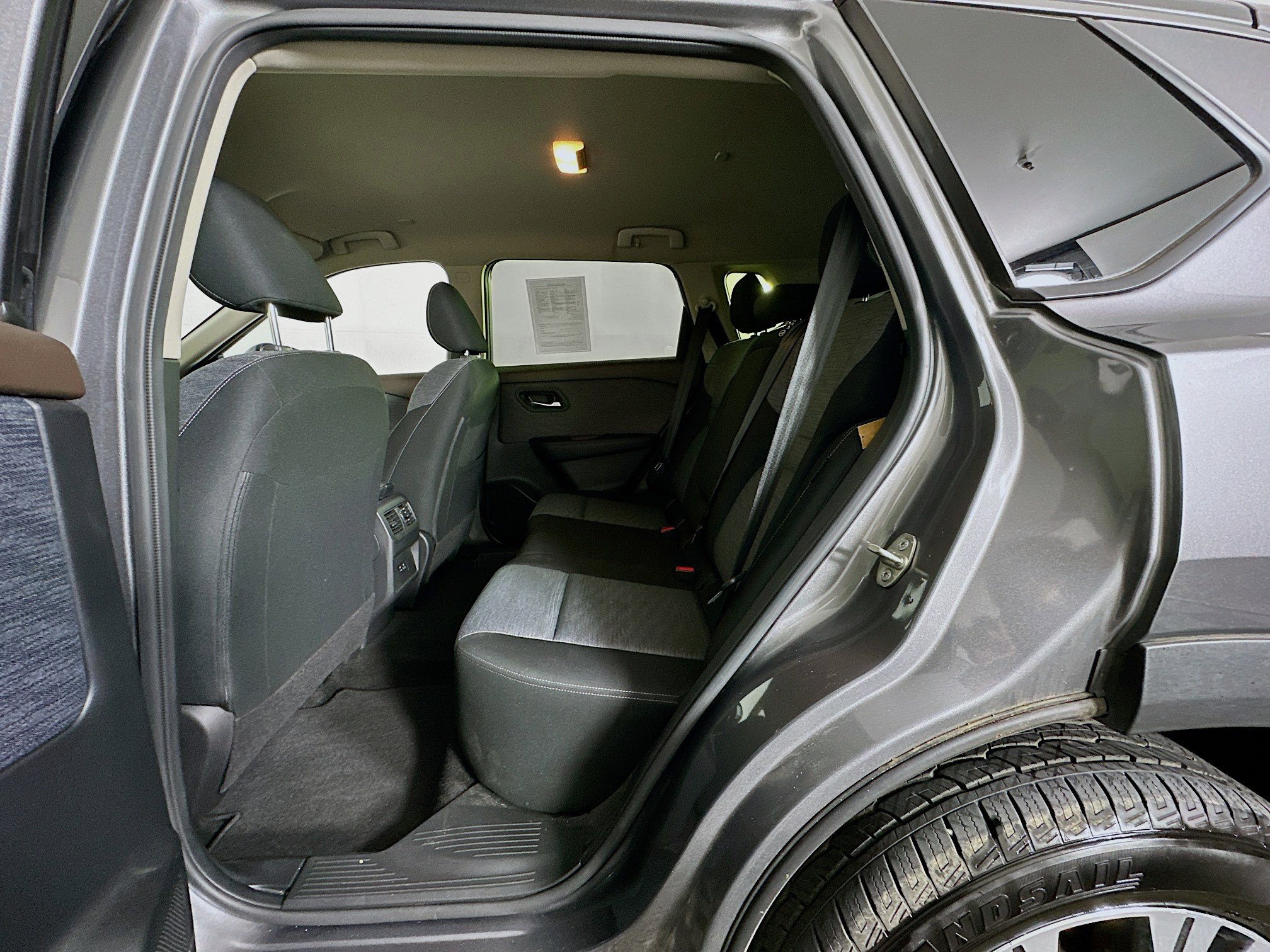 Used 2023 Nissan Rogue SV FWD image 28