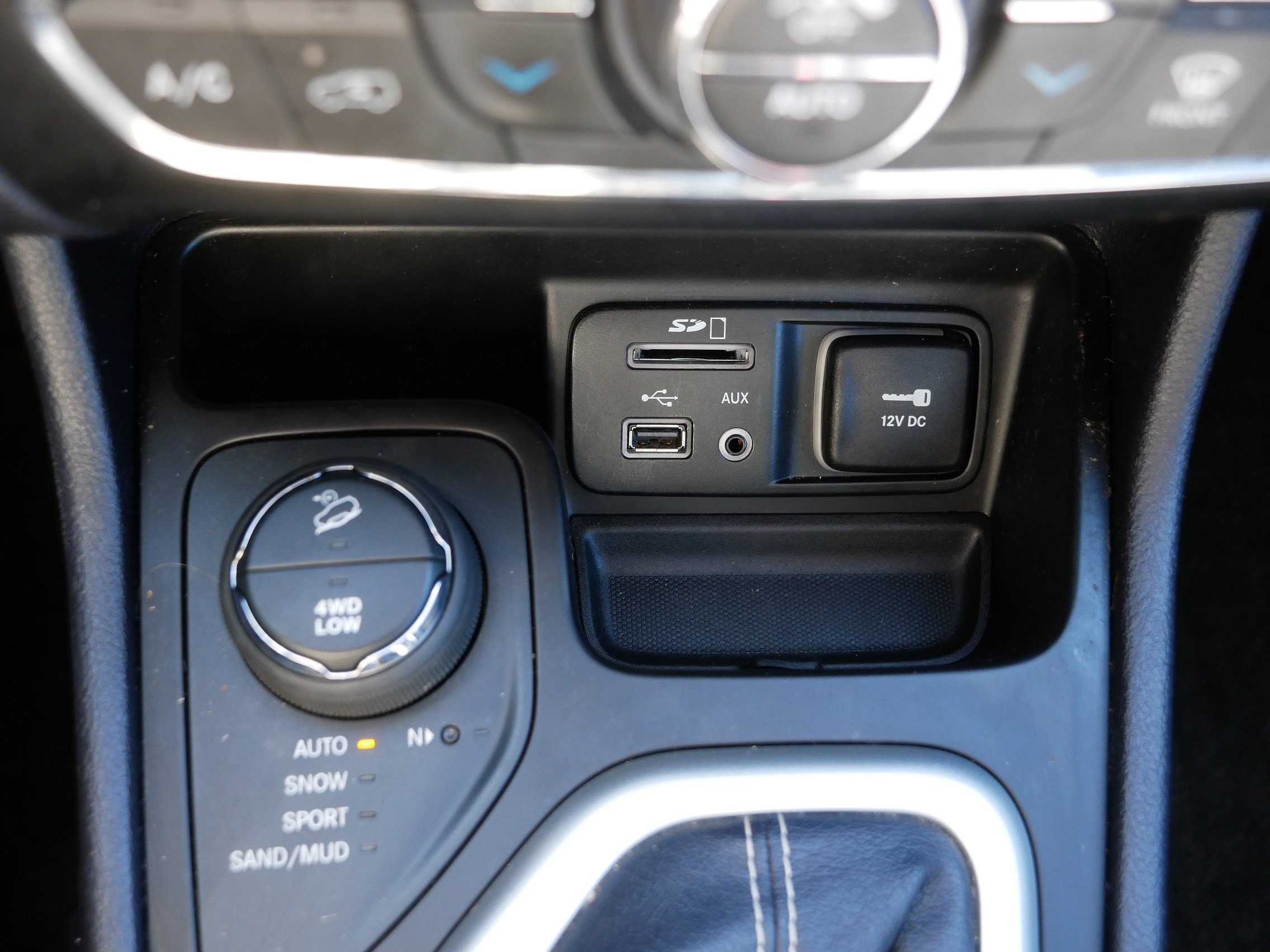 Used 2017 Jeep Cherokee Limited w/ Trailer Tow Group AWD/4WD image 32