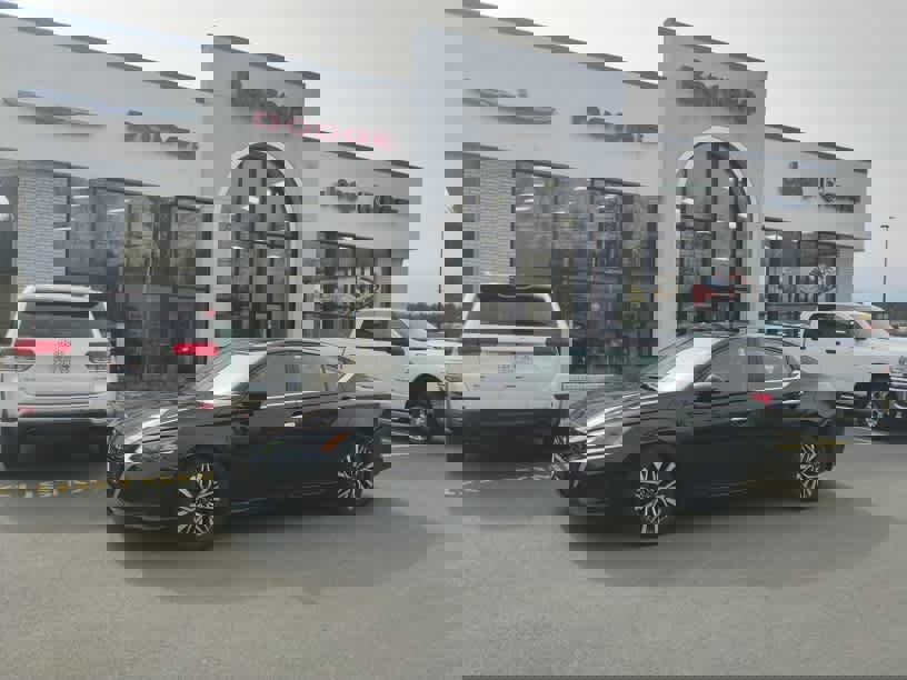 Used 2023 Nissan Altima 2.5 SV image 1