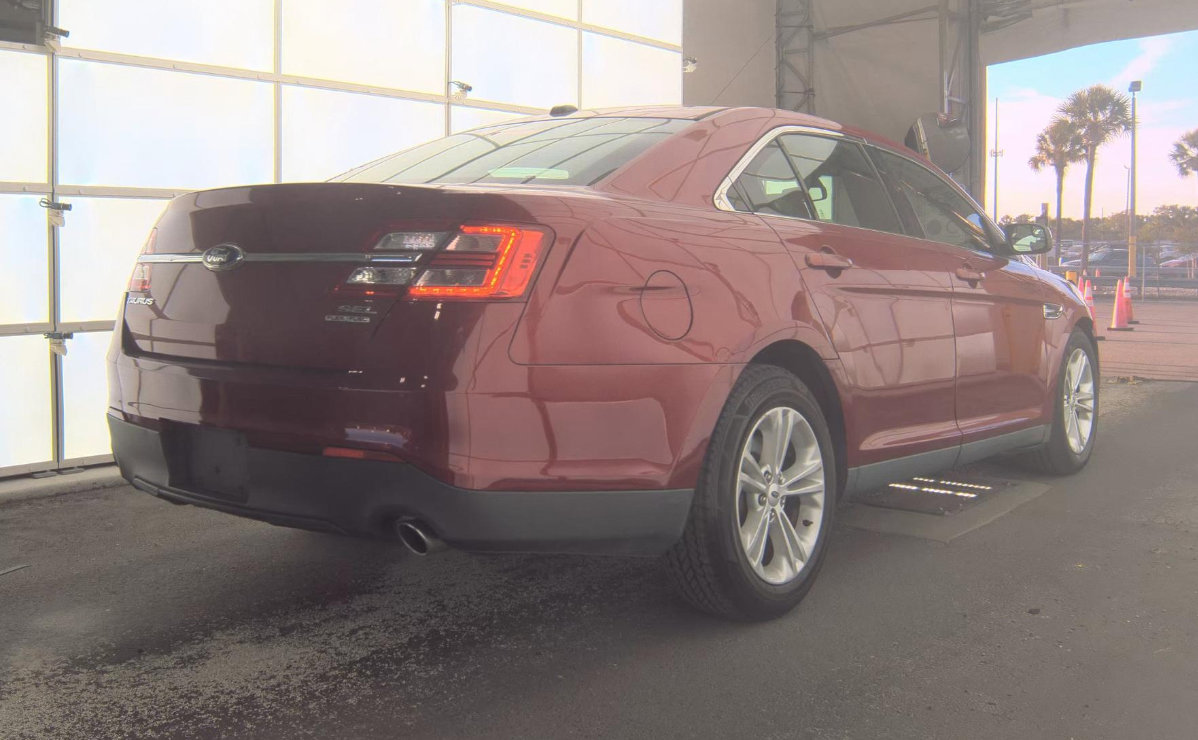 Used 2013 Ford Taurus SEL FWD image 4