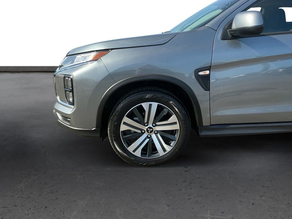 Used 2025 Mitsubishi Outlander ES image 13