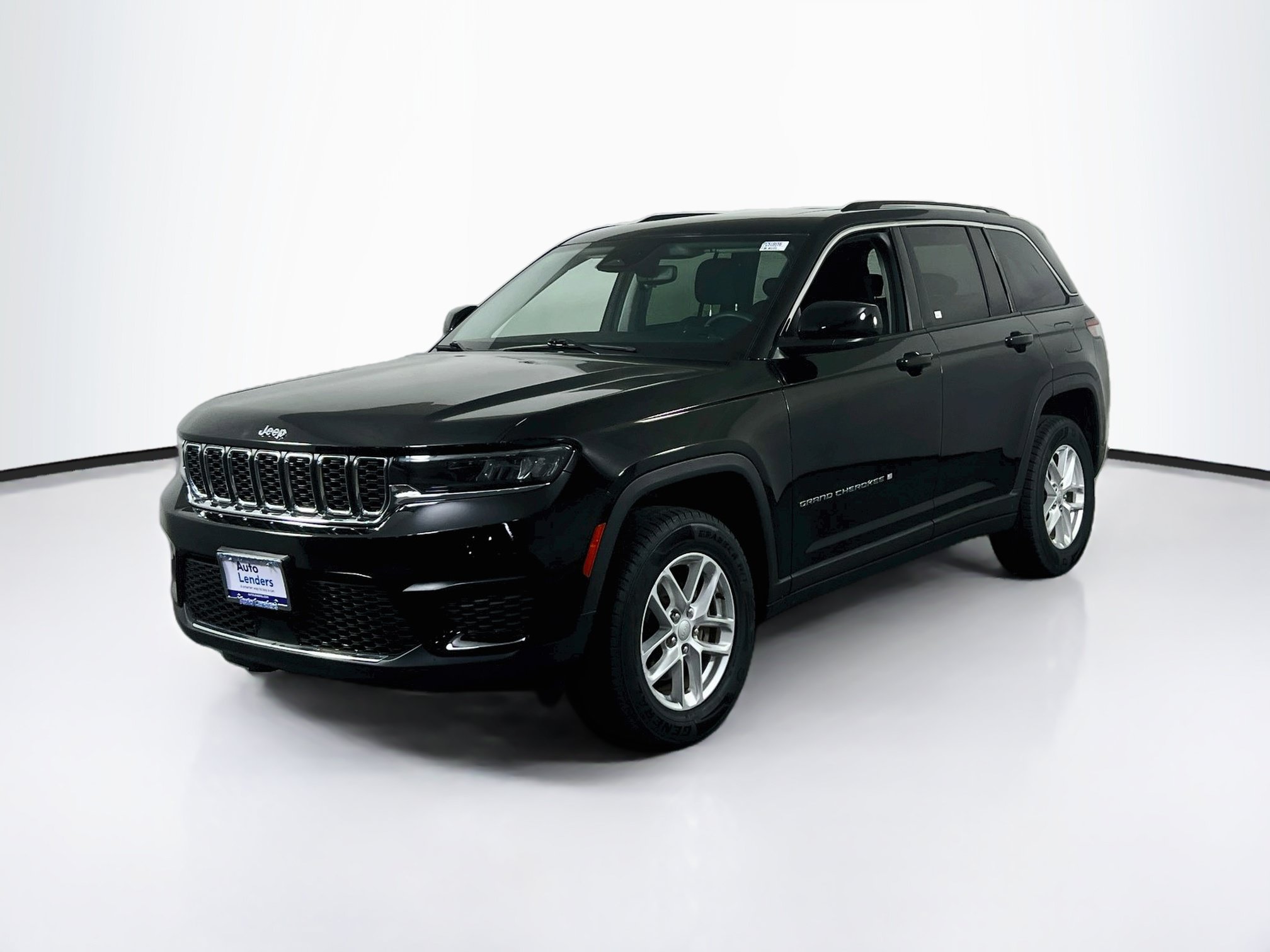 Used 2023 Jeep Grand Cherokee Laredo
