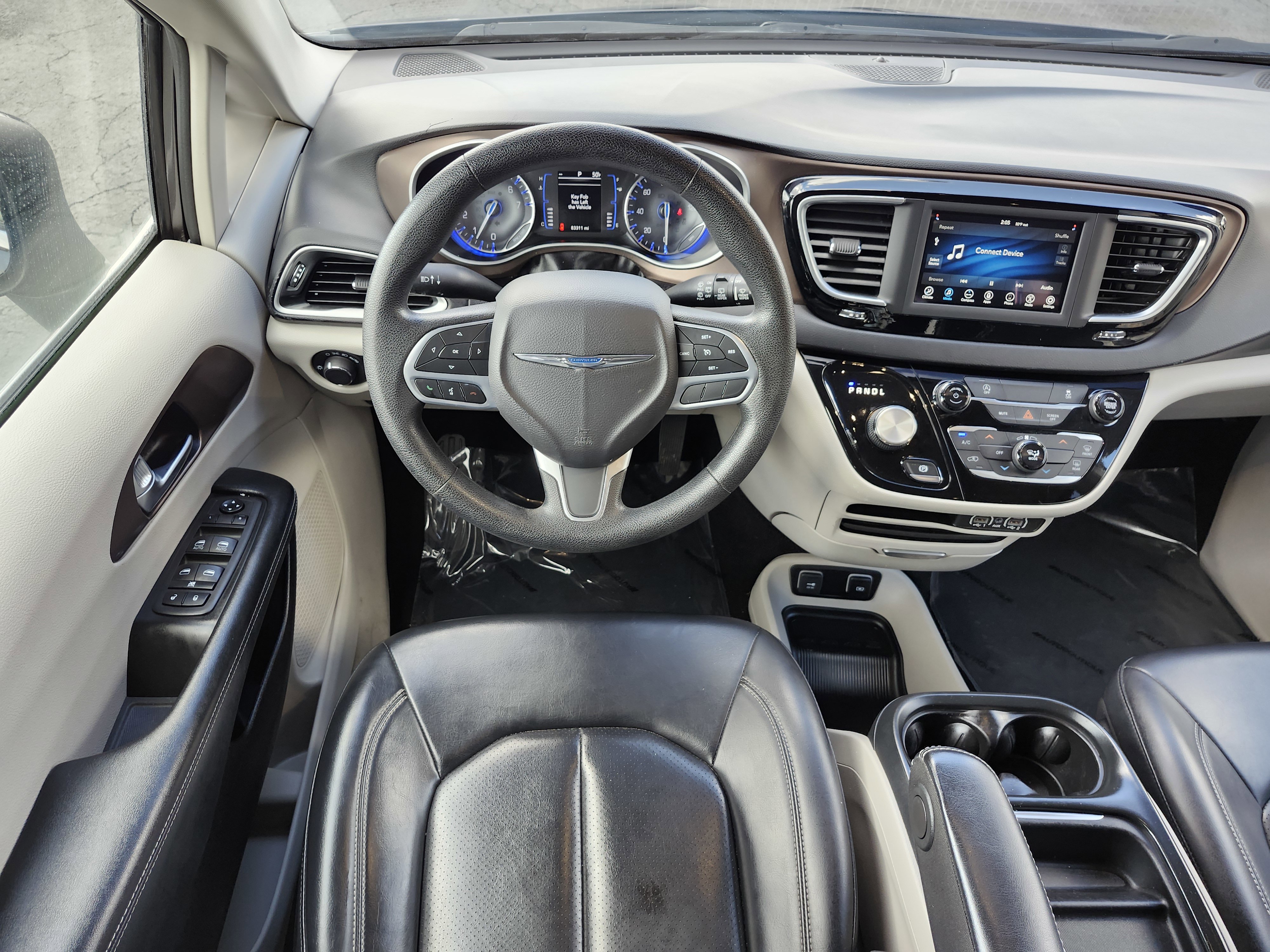 Used 2021 Chrysler Voyager Lxi image 21