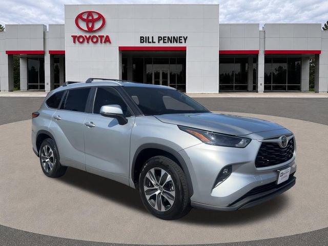 Used 2023 Toyota Highlander XLE FWD image 8