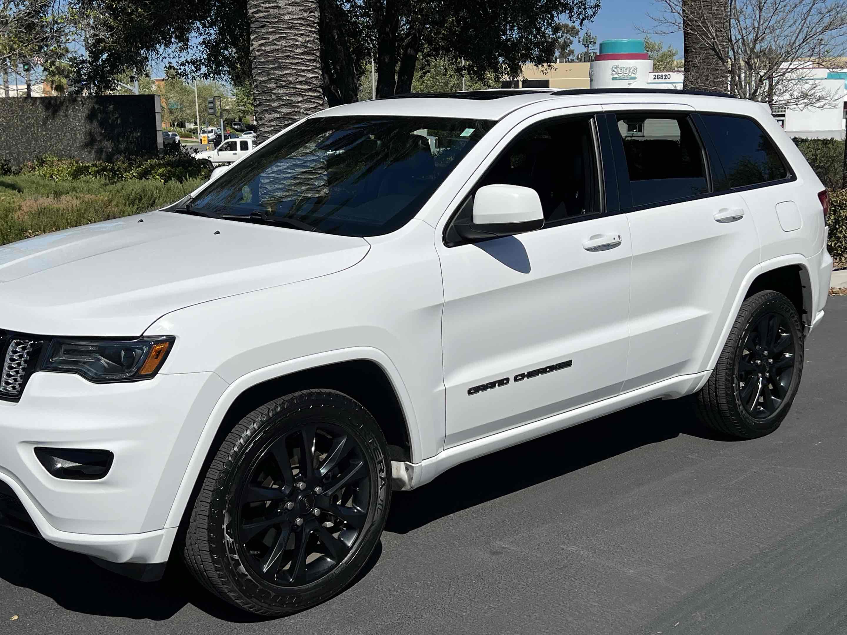 Used 2021 Jeep Grand Cherokee Laredo X image 47