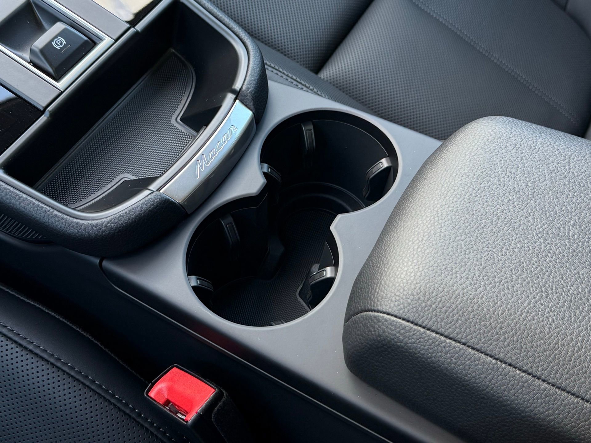 Used 2025 Porsche Macan image 23