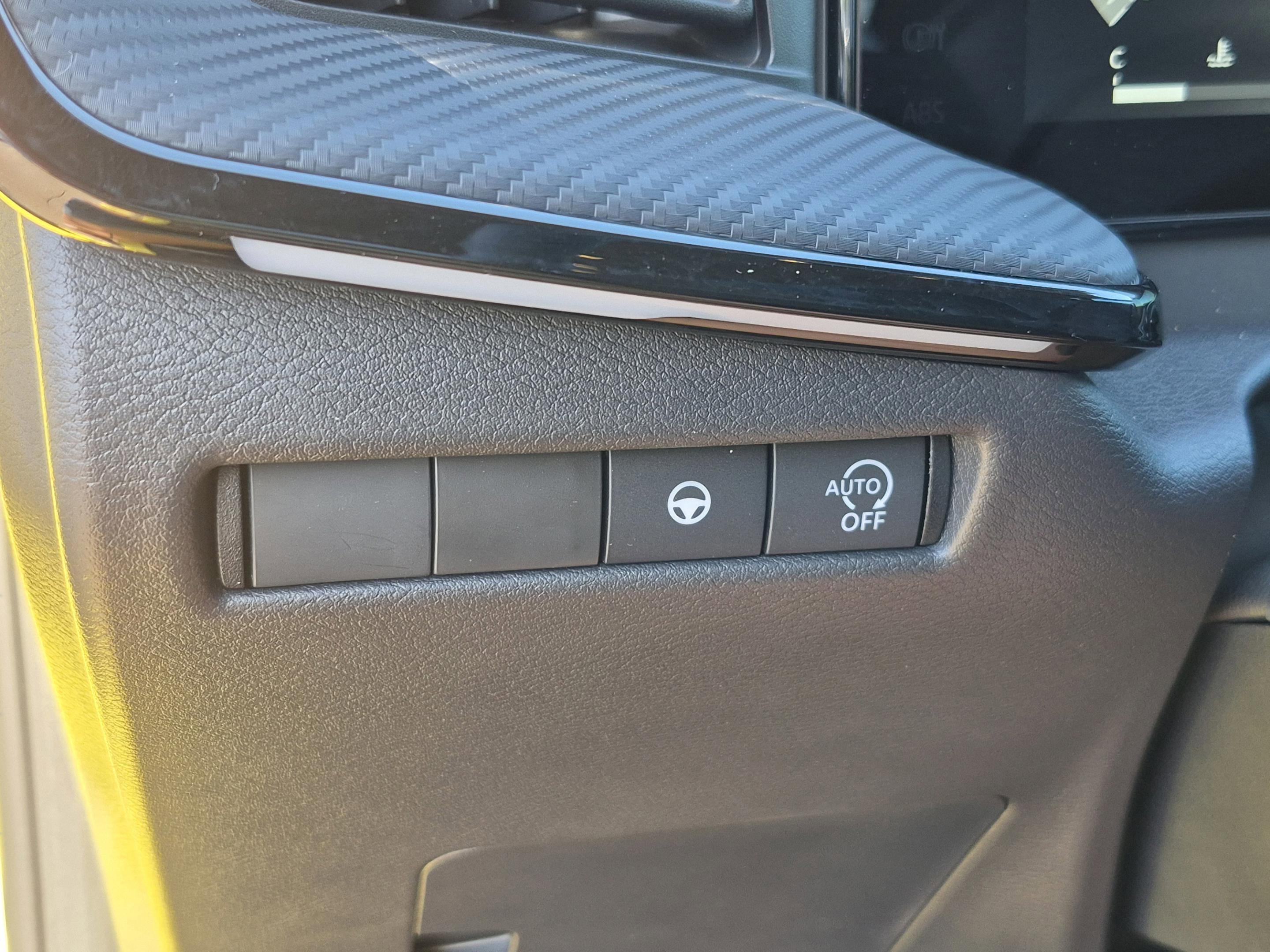 Certified 2025 Nissan Kicks SR FWD image 30