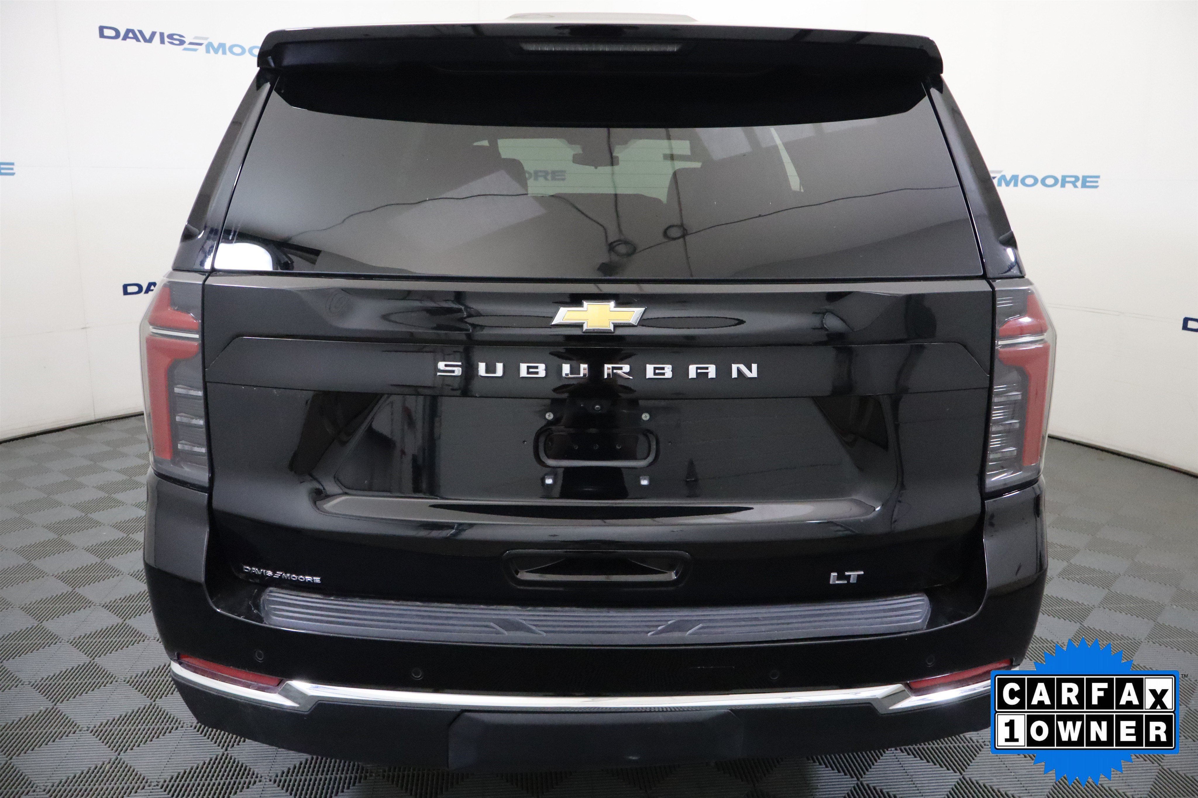 Used 2025 Chevrolet Suburban LT AWD/4WD image 8