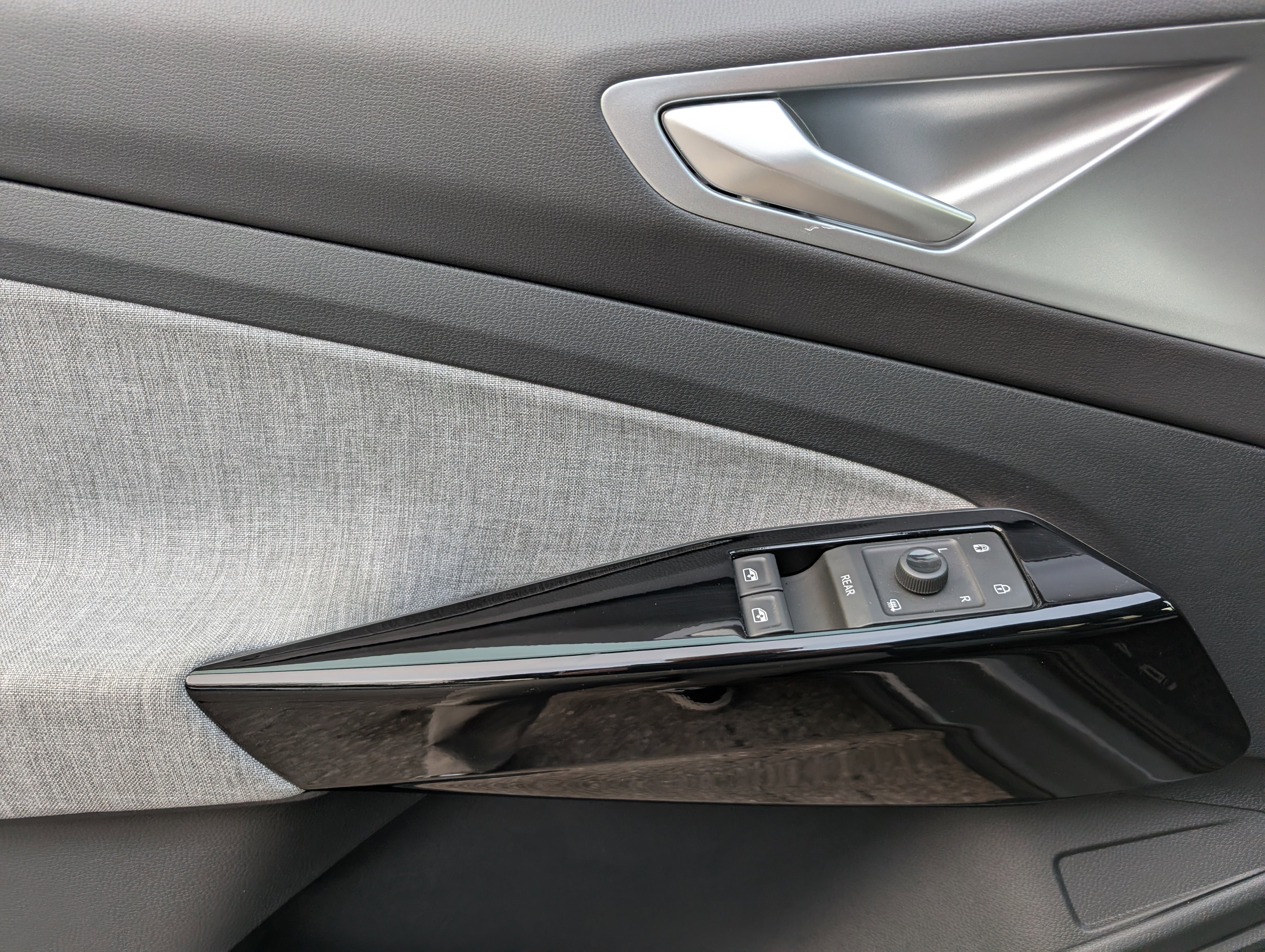 Used 2025 Volkswagen ID.4 Pro image 15