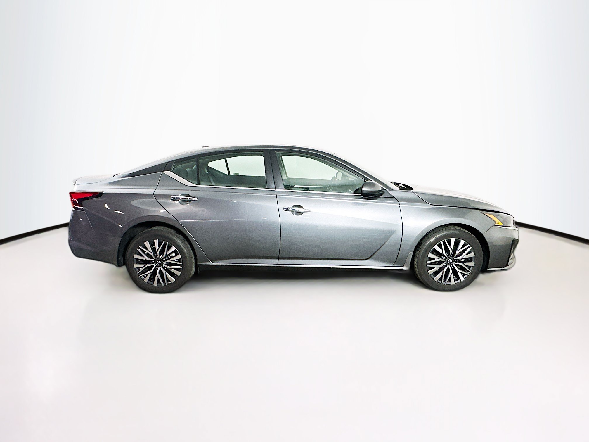 Used 2023 Nissan Altima 2.5 SV w/ SV Premium Package AWD/4WD image 10