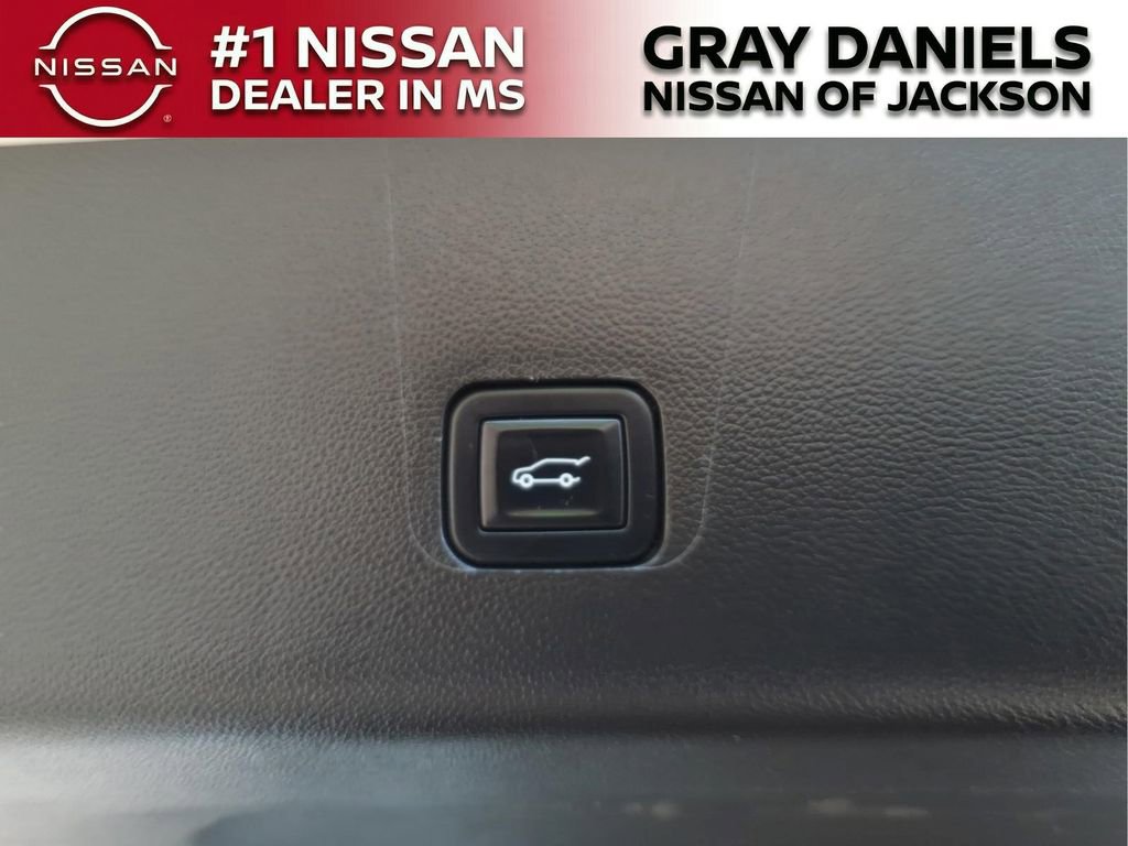 Used 2021 Chevrolet Traverse LT w/ LT Premium Package FWD image 9