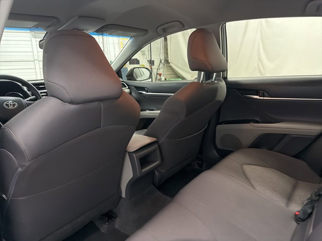 Used 2018 Toyota Camry LE image 15