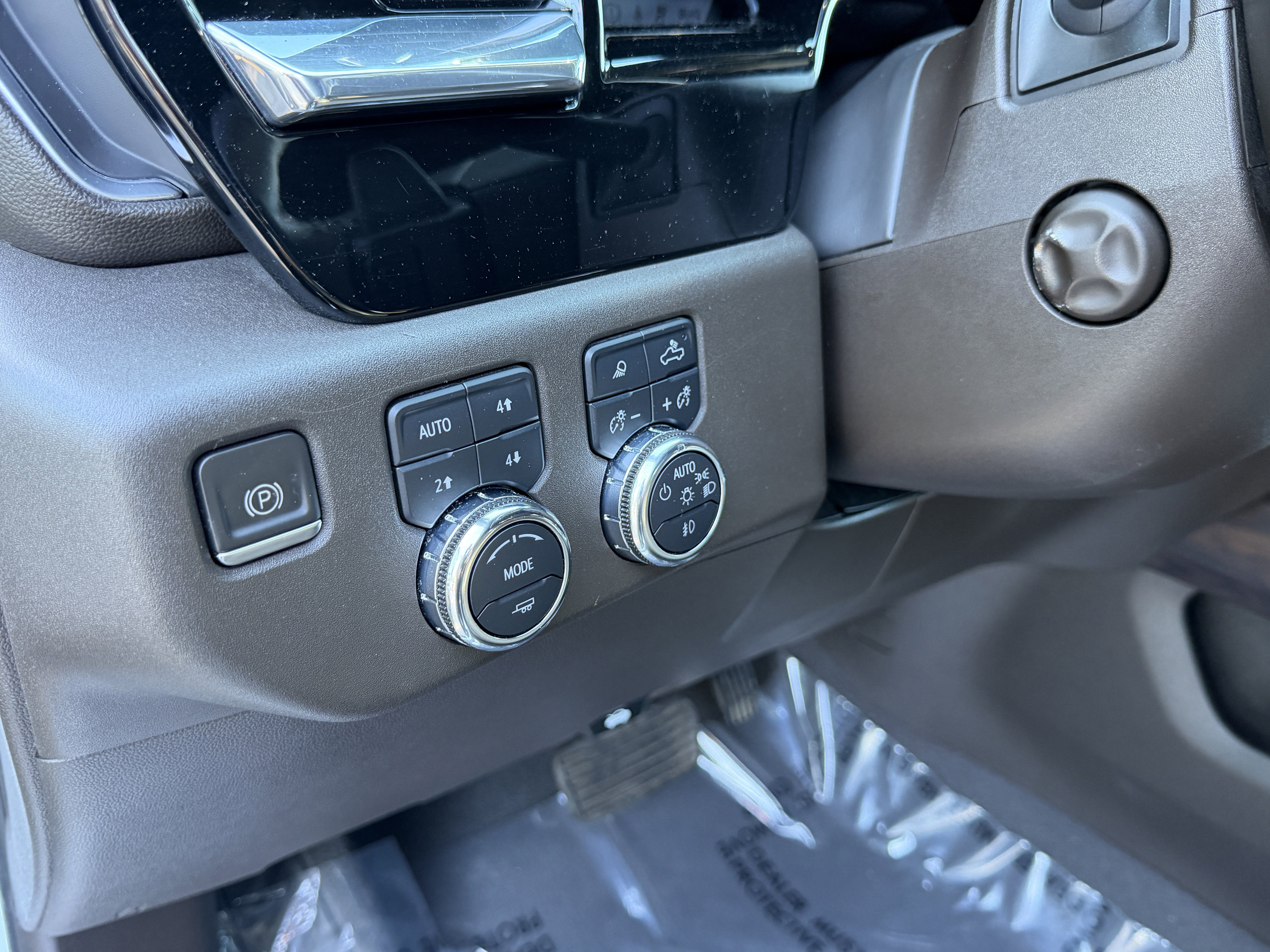 Used 2023 GMC Sierra 1500 SLT w/ SLT Premium Plus Package AWD/4WD image 13