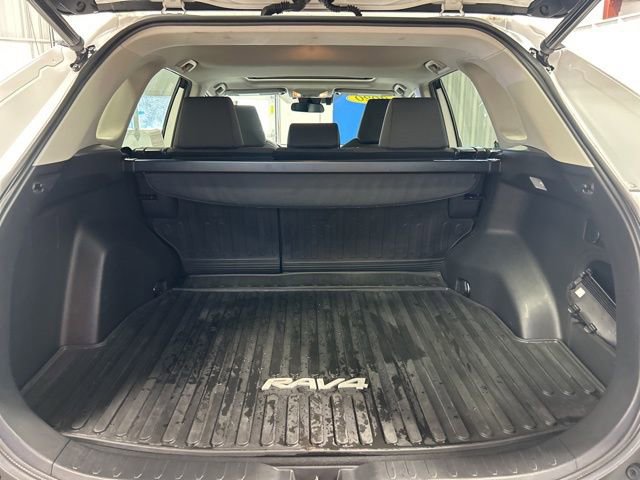 Used 2020 Toyota RAV4 XLE w/ Convenience Package image 15