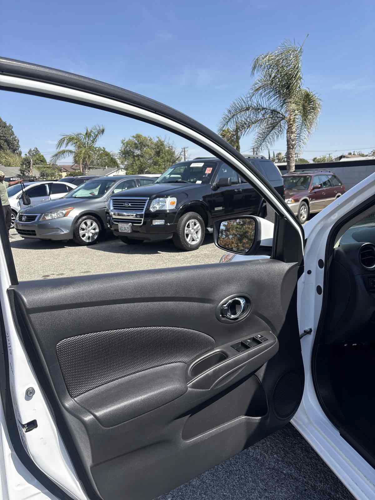 Used 2018 Nissan Versa SV FWD image 6