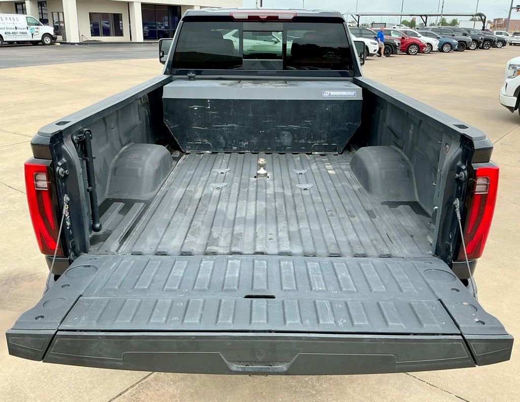 Used 2024 GMC Sierra 3500 SLT w/ SLT Premium Package image 18