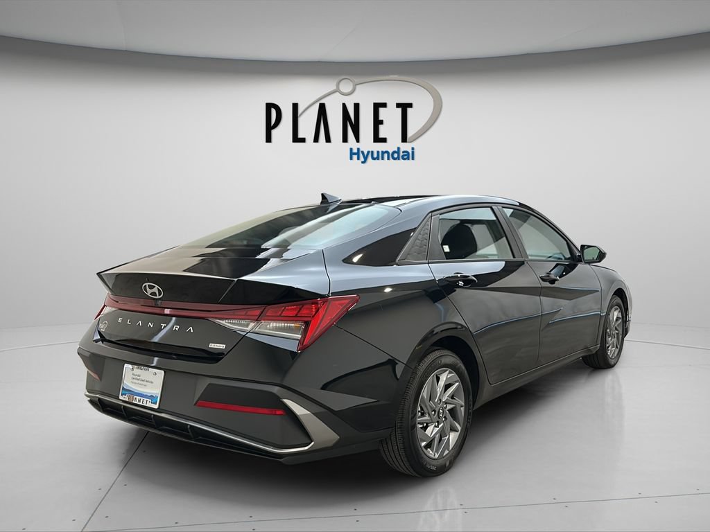 Certified 2025 Hyundai Elantra Hybrid FWD image 6