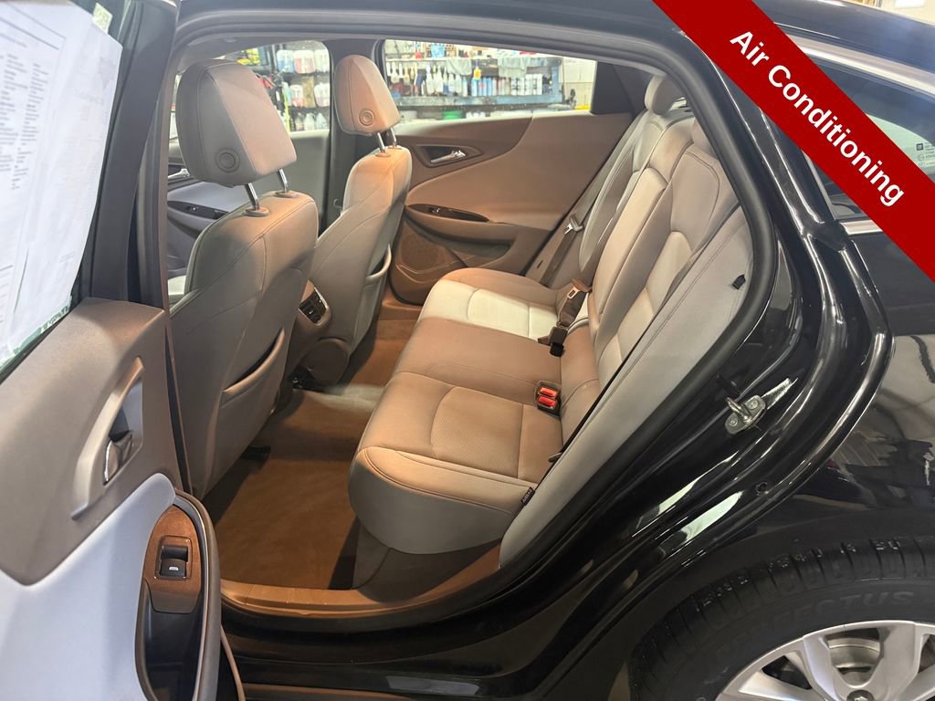 Used 2021 Chevrolet Malibu LT image 30