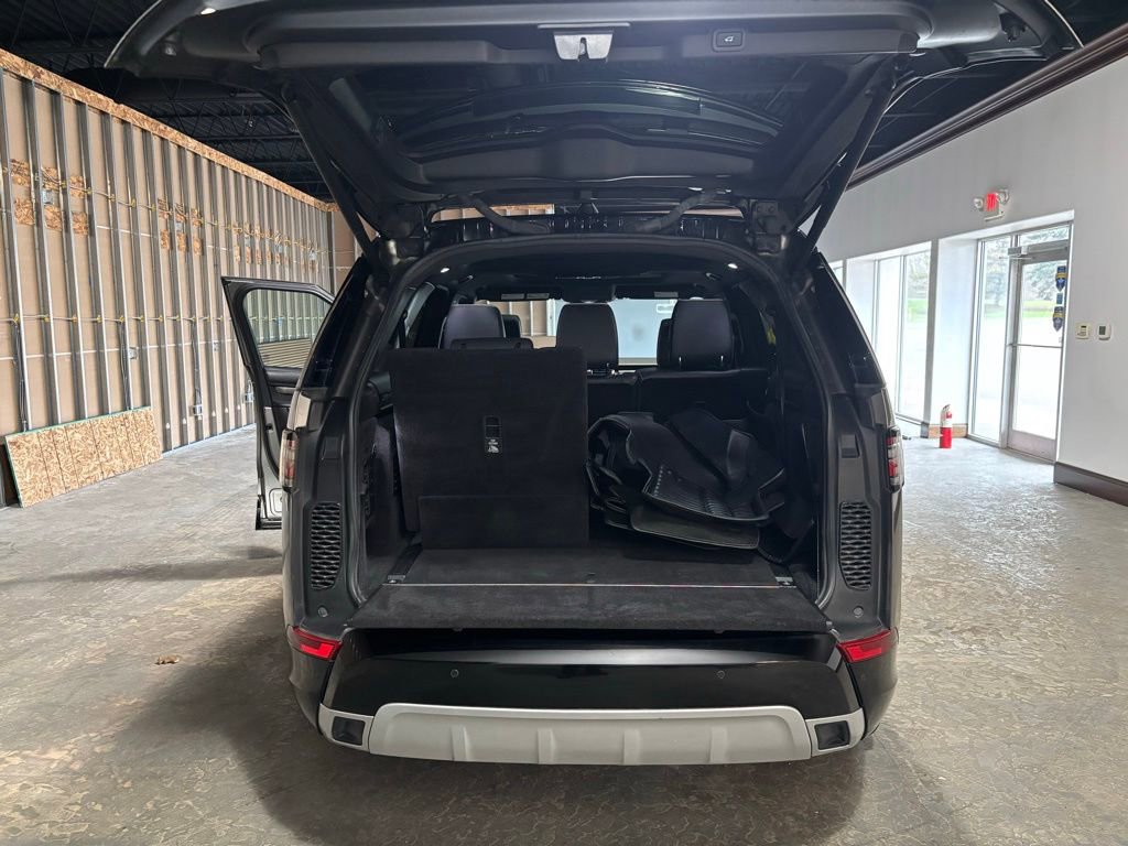 Used 2017 Land Rover Discovery HSE Luxury image 7