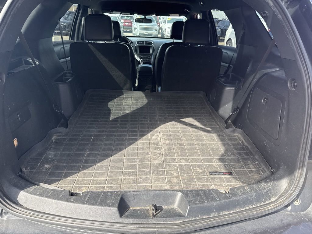 Used 2017 Ford Explorer XLT w/ Equipment Group 202A AWD/4WD image 19