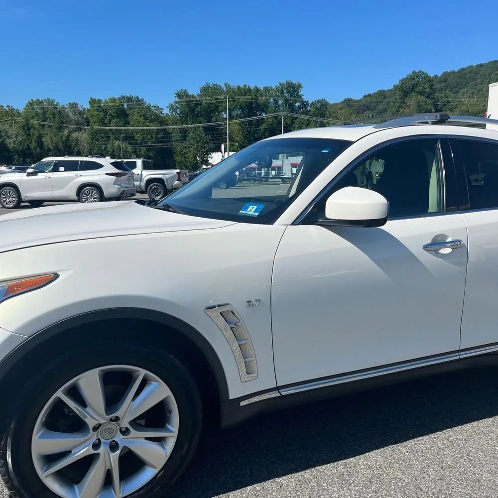 Used 2014 INFINITI QX70 AWD w/ Premium Package image 2