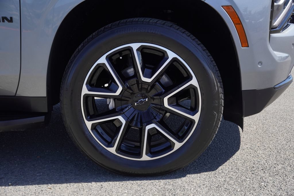 Used 2026 Chevrolet Suburban RST w/ Comfort Package RWD image 11